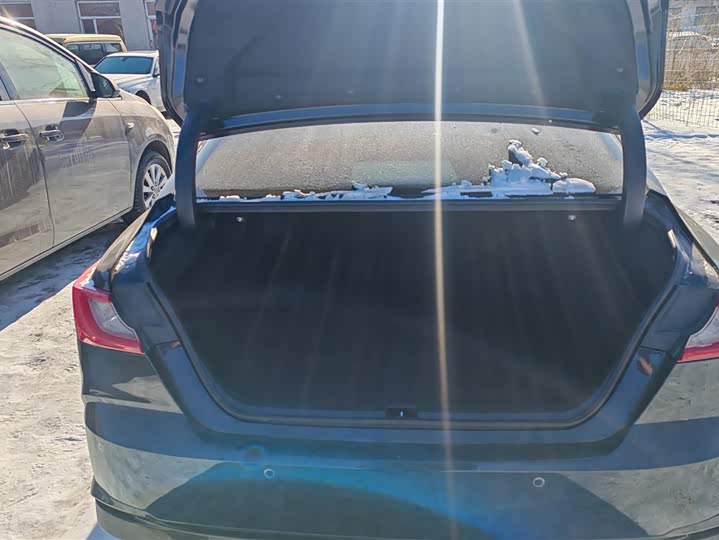 Фото 4 - Toyota Camry