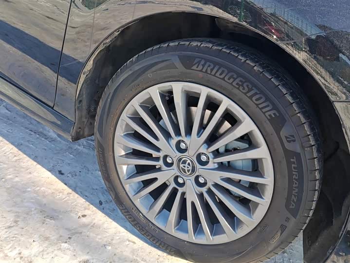 Фото 6 - Toyota Camry