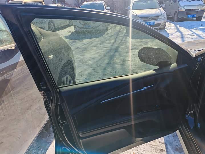 Фото 7 - Toyota Camry