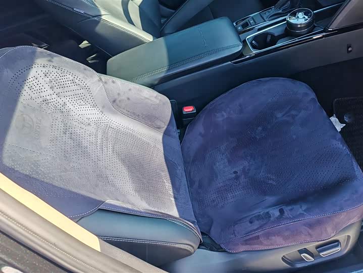 Фото 8 - Toyota Camry