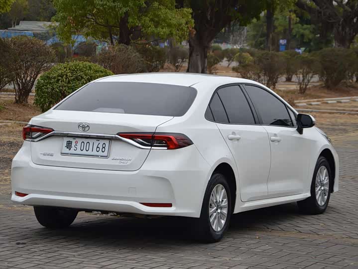 Фото 4 - Toyota Corolla