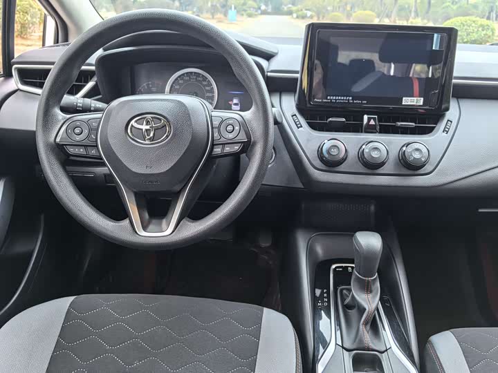 Фото 9 - Toyota Corolla