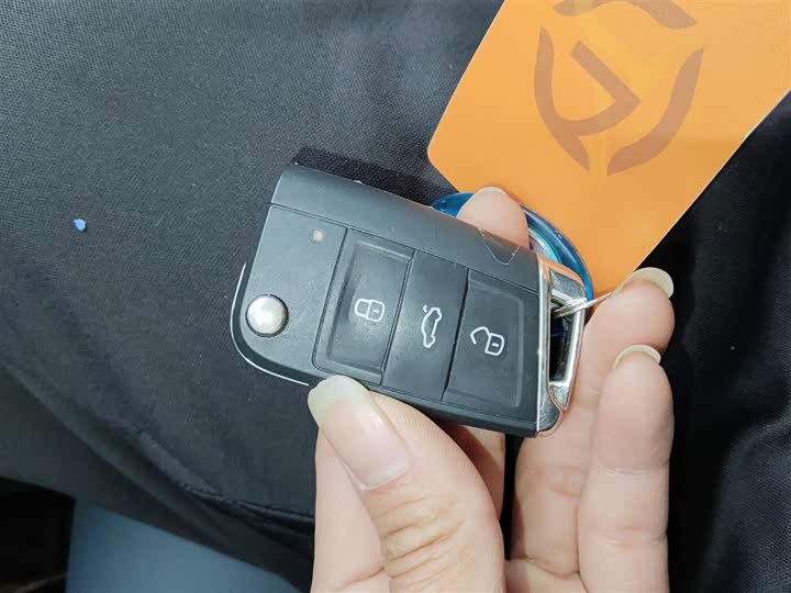 Фото 9 - Volkswagen Tharu