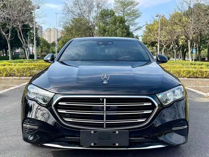 Фото 2 - Mercedes-Benz E-Class