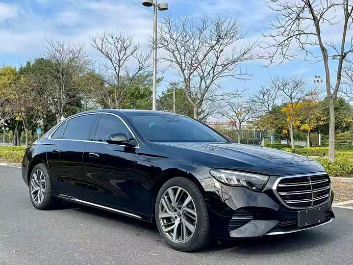 Фото 3 - Mercedes-Benz E-Class