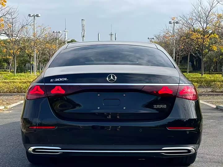 Фото 8 - Mercedes-Benz E-Class