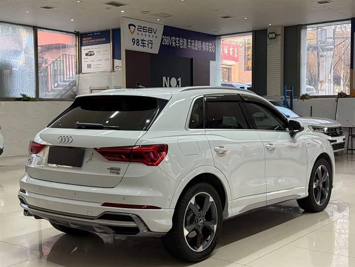 Фото 4 - Audi Q3