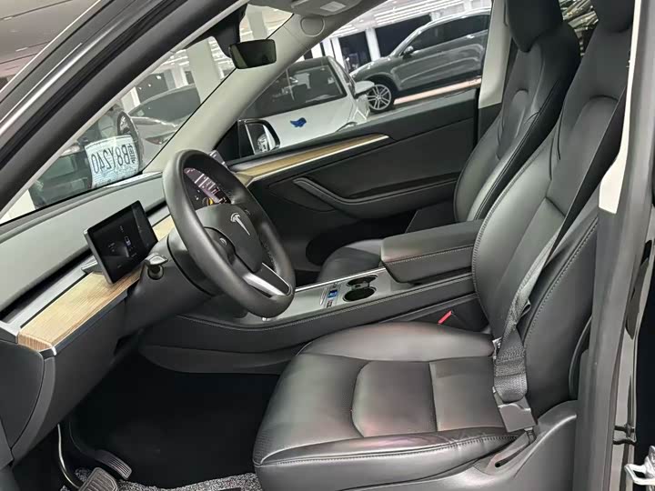 Фото 4 - Tesla Model Y