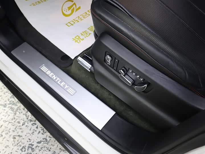 Фото 8 - Bentley Bentayga