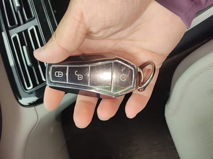 Фото 9 - BYD Qin Plus