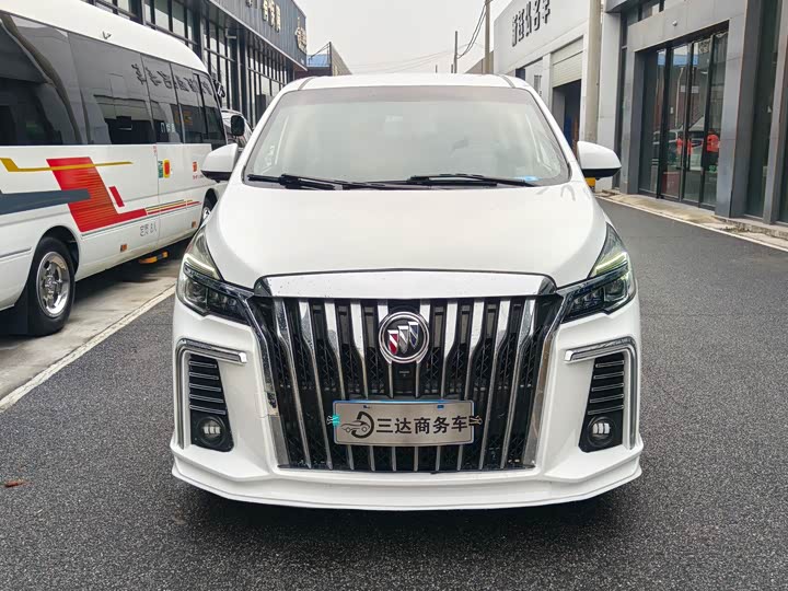 Фото 2 - Buick GL8 ES