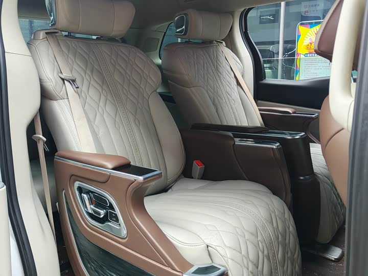 Фото 7 - Buick GL8 ES