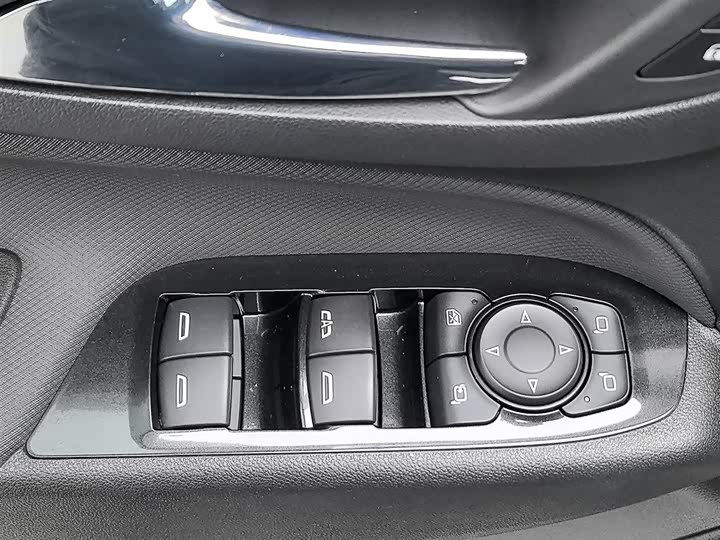 Фото 9 - Chevrolet Equinox