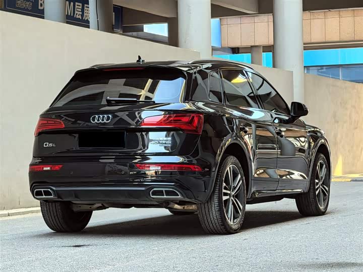 Фото 5 - Audi Q5L
