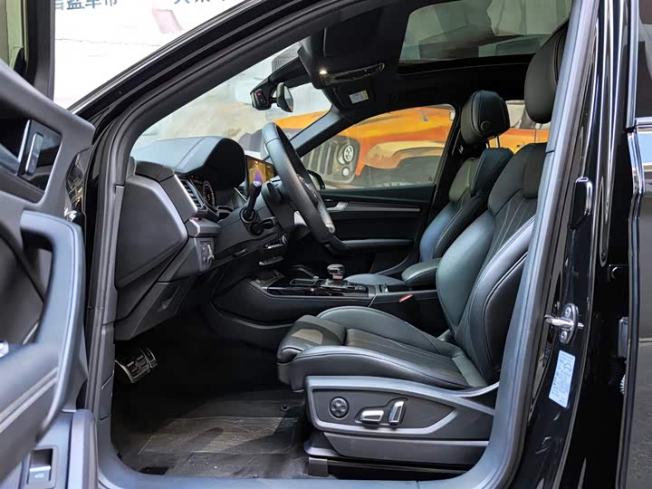 Фото 8 - Audi Q5L