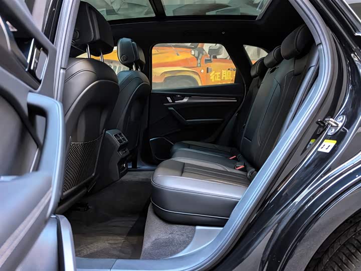 Фото 9 - Audi Q5L