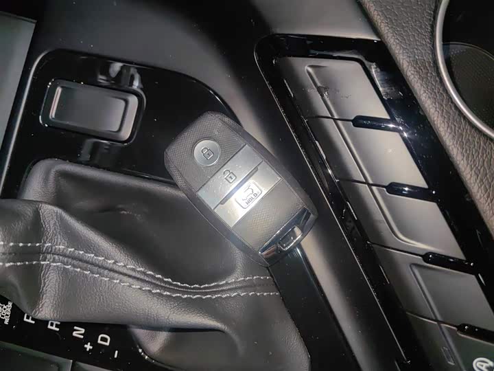 Фото 9 - Kia KX7