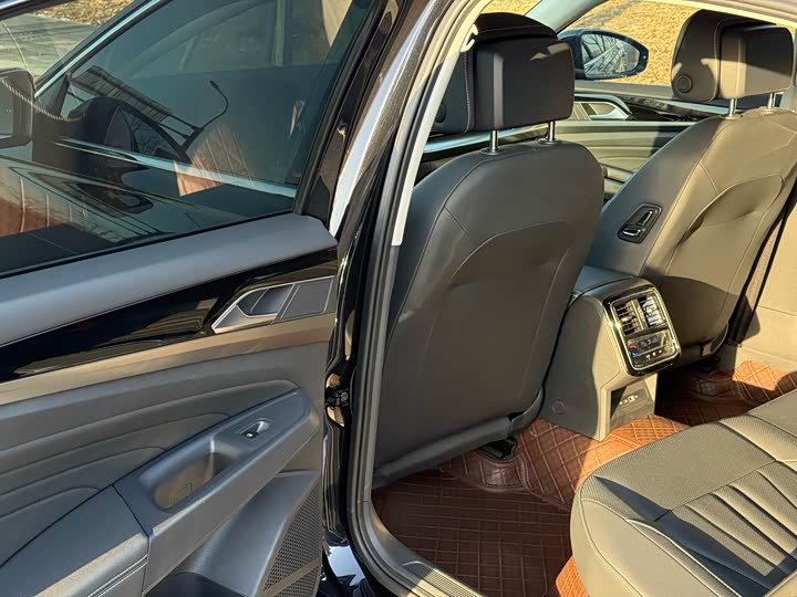 Фото 9 - Volkswagen Passat