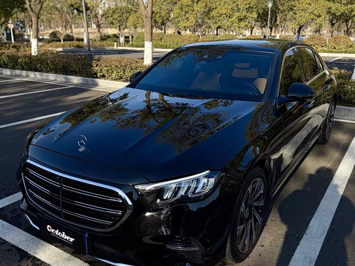 Фото 3 - Mercedes-Benz E-Class