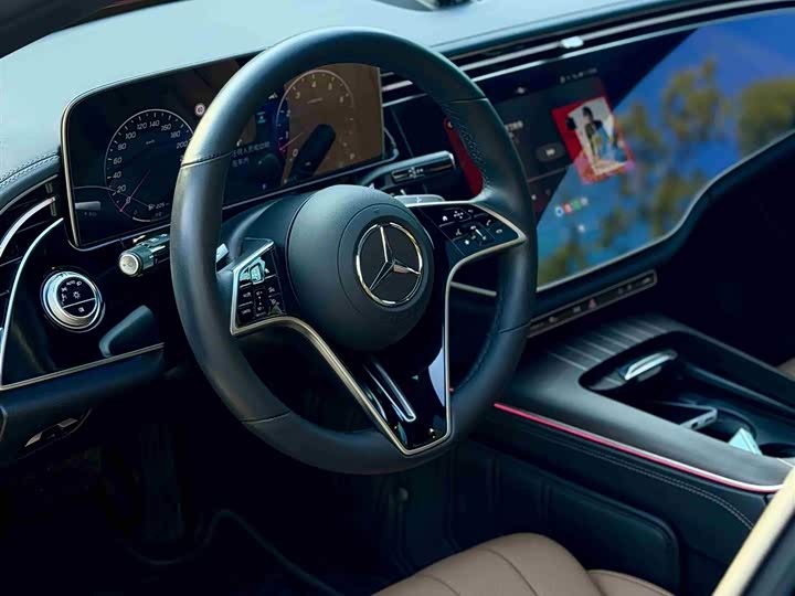 Фото 6 - Mercedes-Benz E-Class