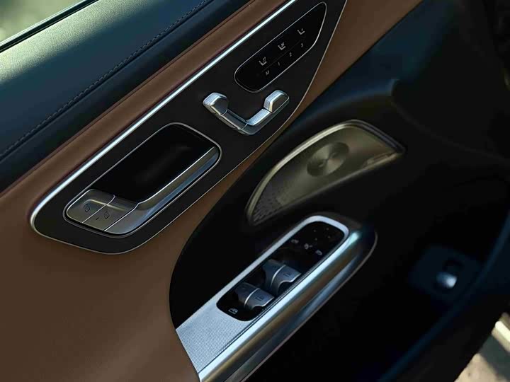 Фото 7 - Mercedes-Benz E-Class