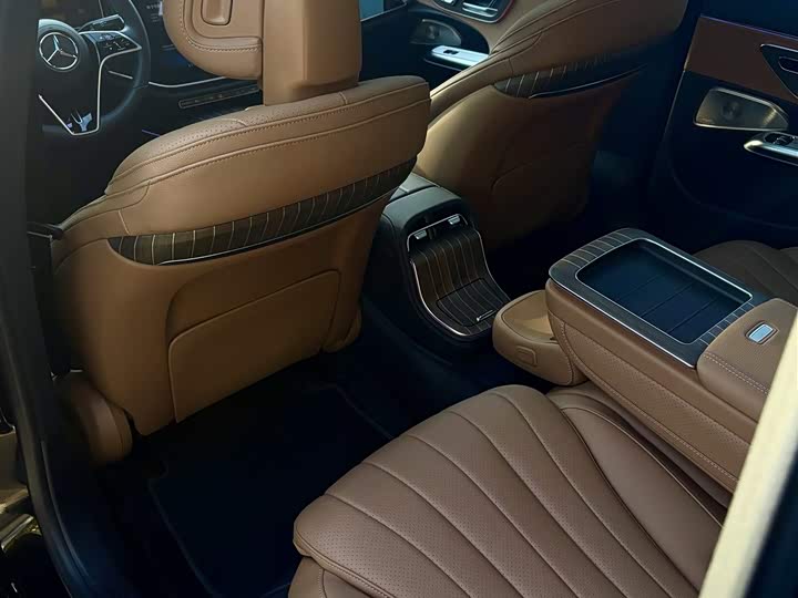 Фото 8 - Mercedes-Benz E-Class