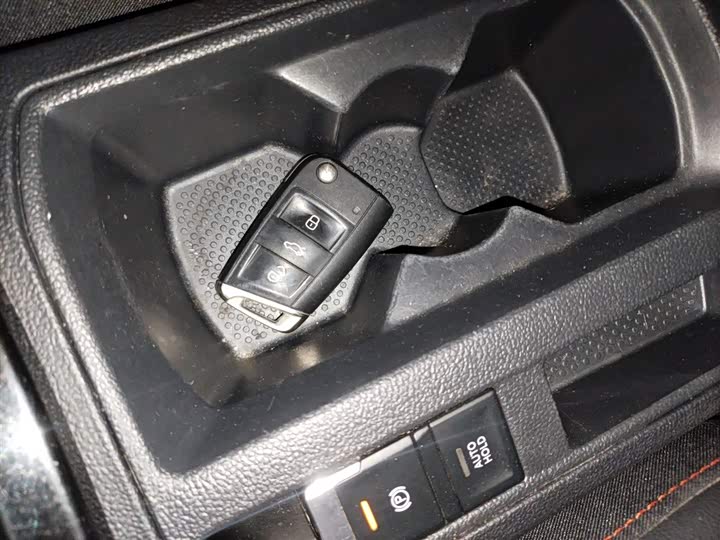 Фото 9 - Volkswagen T-Roc