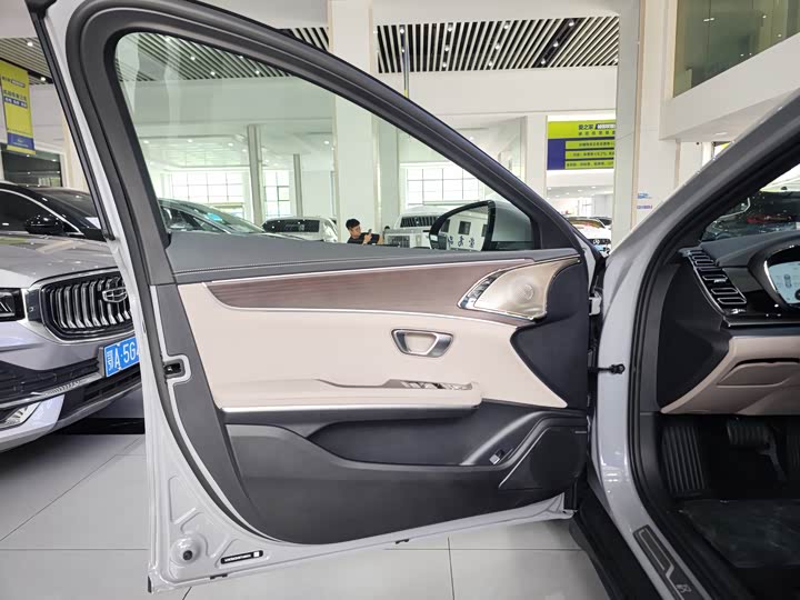 Фото 4 - BYD Han