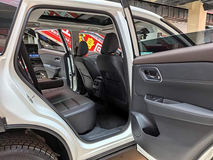 Фото 9 - Nissan X-Trail