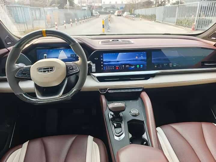 Фото 6 - Geely Monjaro