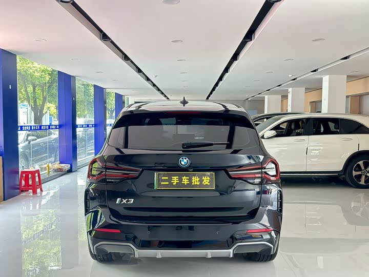 Фото 8 - BMW iX3