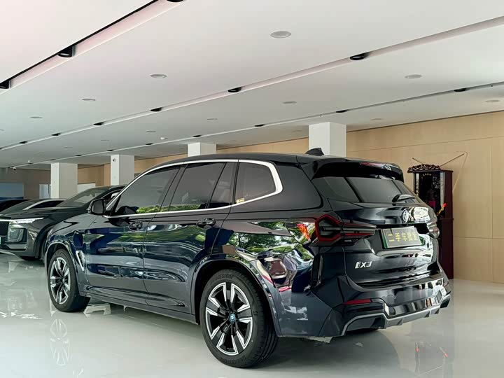 Фото 9 - BMW iX3