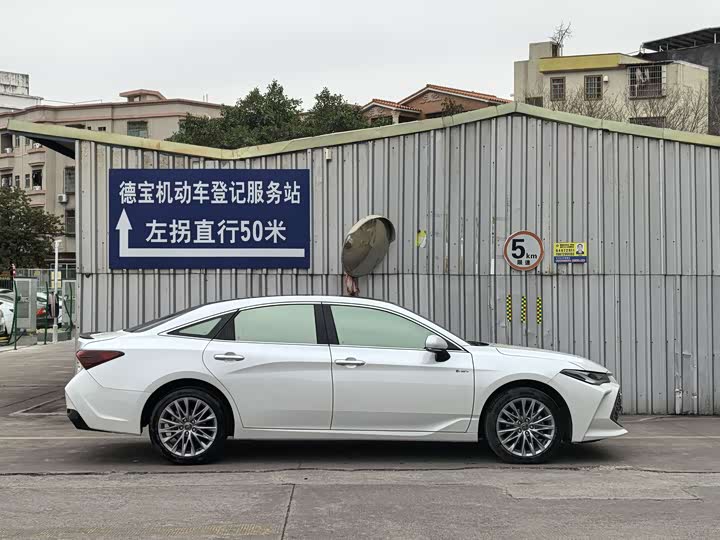 Фото 4 - Toyota Avalon