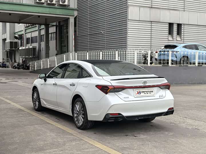 Фото 8 - Toyota Avalon