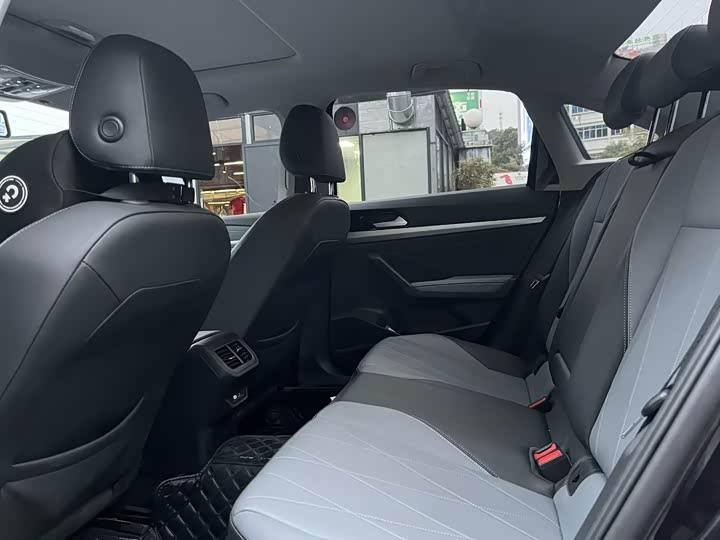 Фото 6 - Volkswagen Lavida