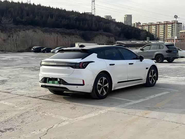 Фото 8 - Zeekr 001