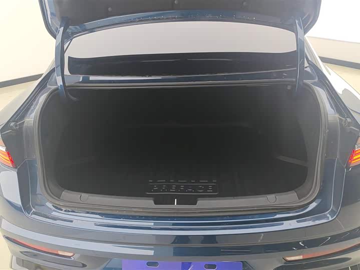 Фото 4 - Geely Preface