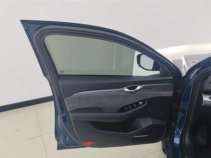 Фото 7 - Geely Preface