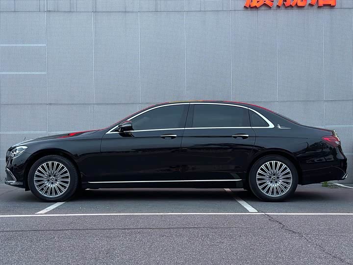 Фото 4 - Mercedes-Benz E-Class