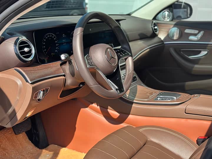 Фото 8 - Mercedes-Benz E-Class