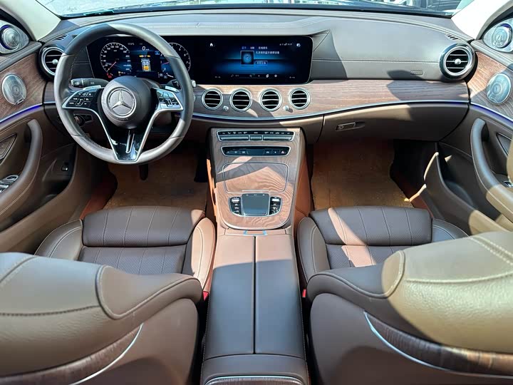 Фото 9 - Mercedes-Benz E-Class
