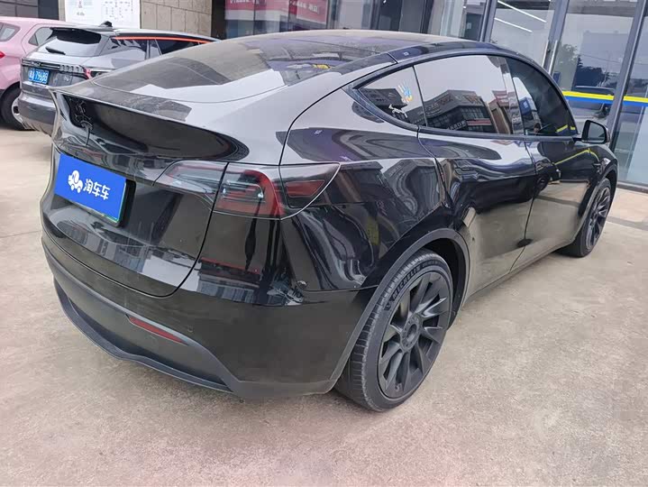 Фото 3 - Tesla Model Y