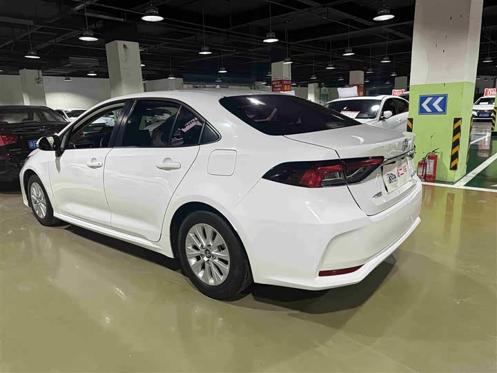 Фото 4 - Toyota Corolla