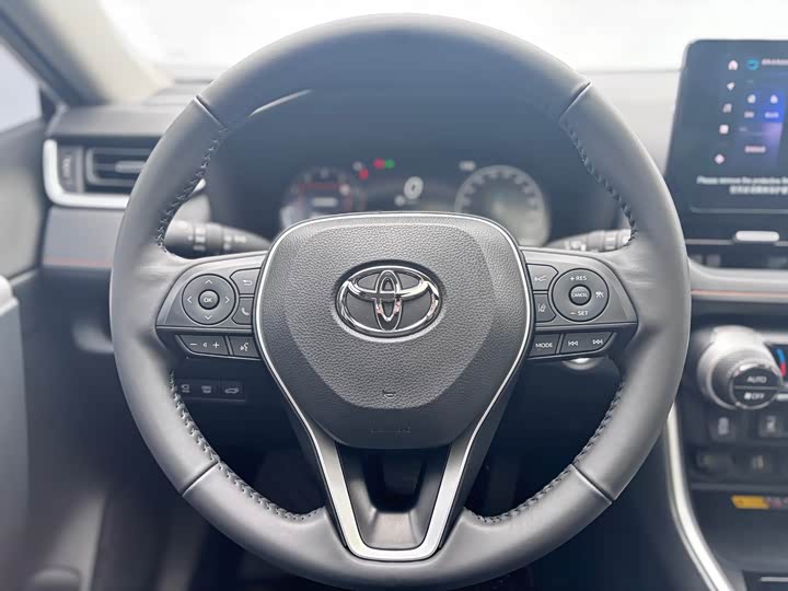 Фото 9 - Toyota RAV4