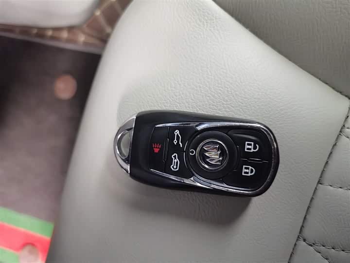 Фото 9 - Buick GL8 ES