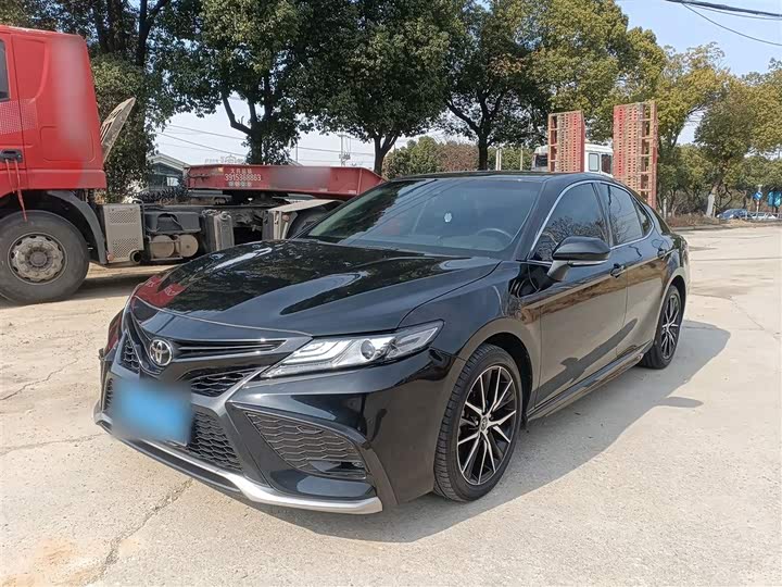 Фото 2 - Toyota Camry