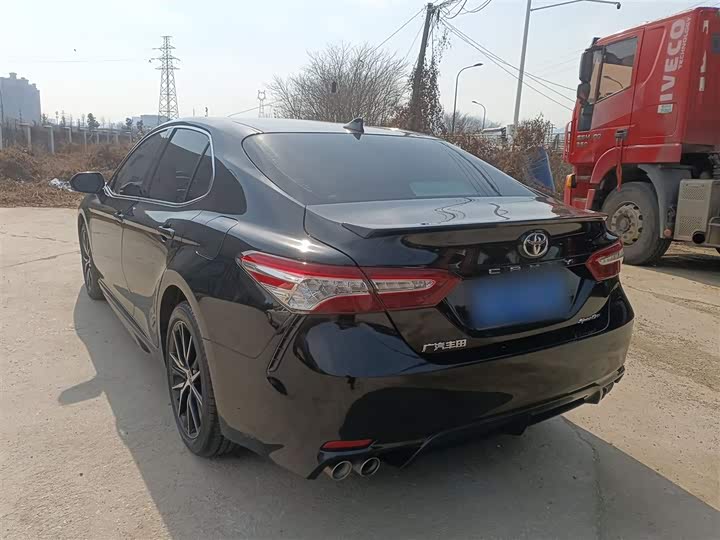 Фото 5 - Toyota Camry