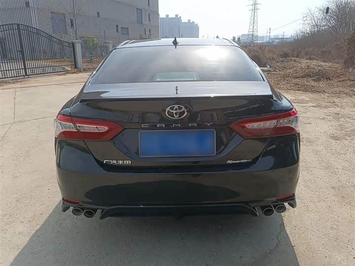 Фото 6 - Toyota Camry