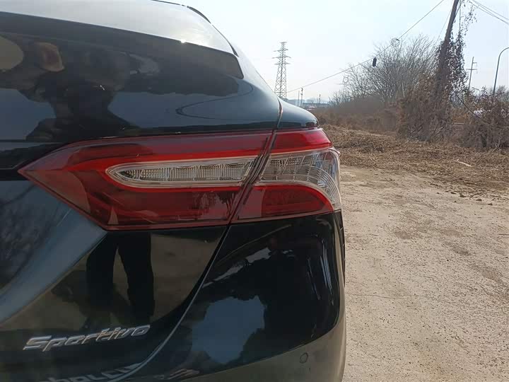 Фото 8 - Toyota Camry