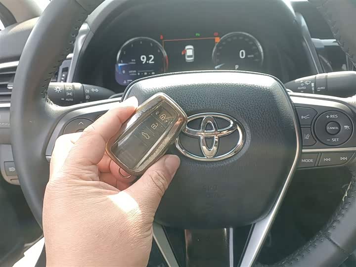 Фото 9 - Toyota Camry